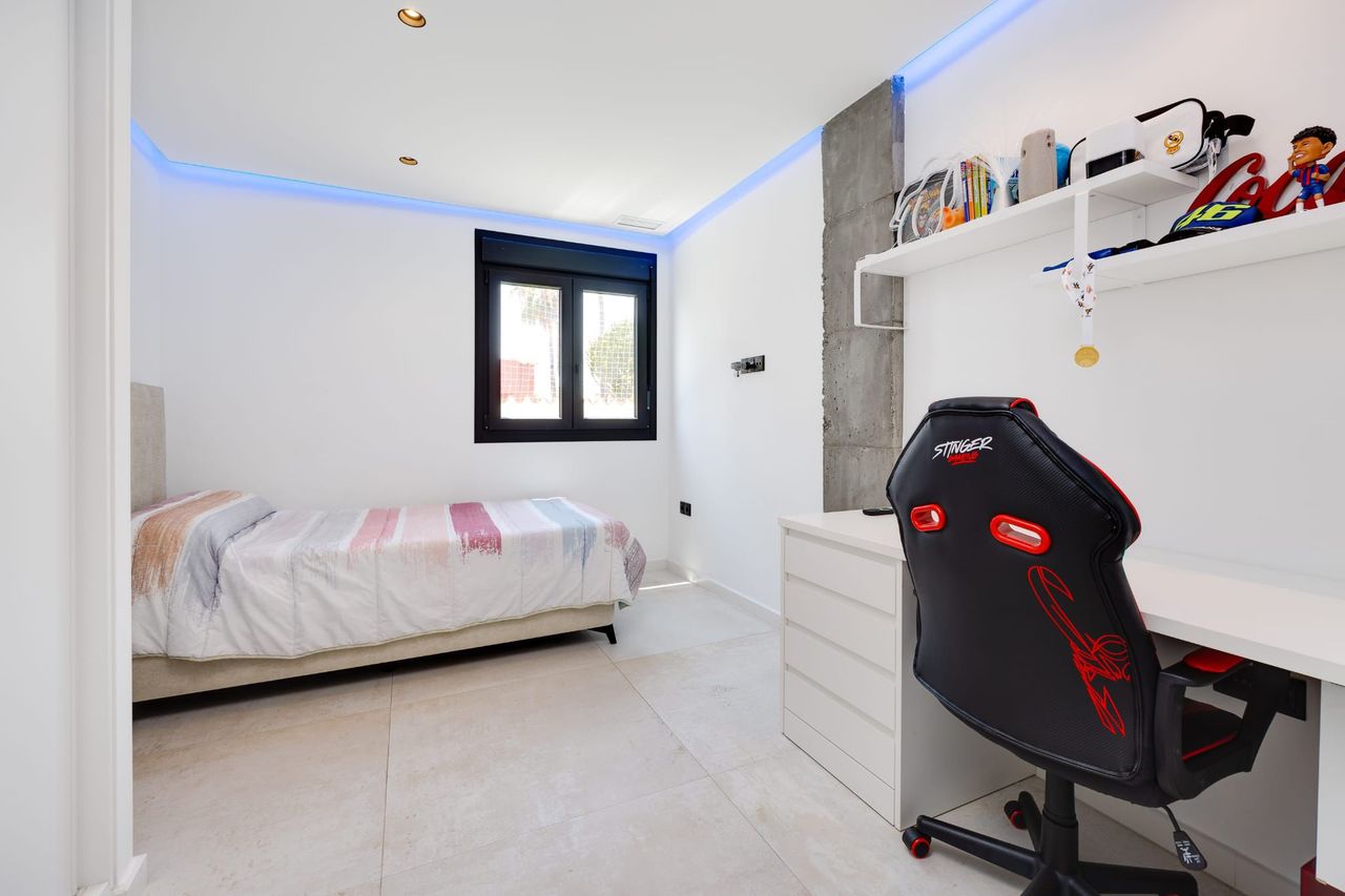 Pool area in villa for sale in Torrevieja