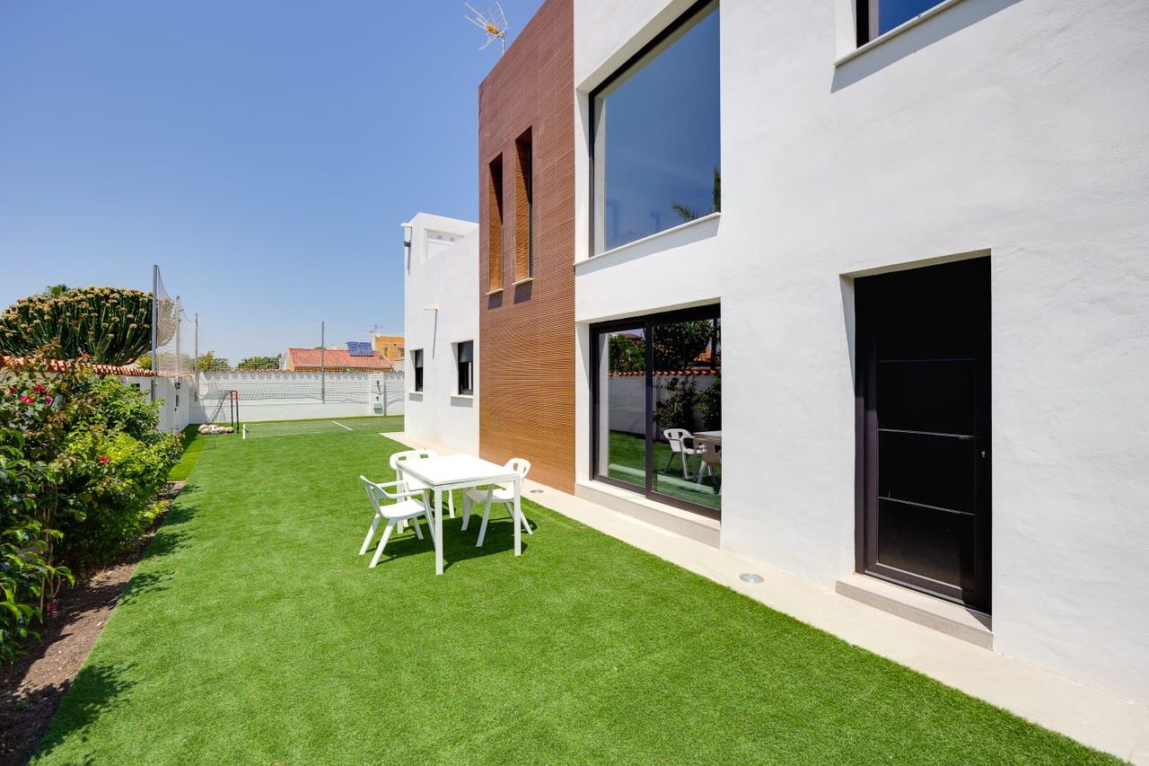 Bedroom in villa for sale in Torrevieja