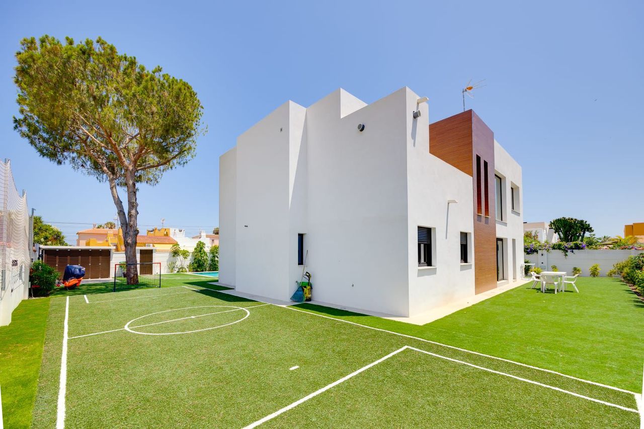 ✨ Ultra-Luxury Contemporary Villa | Torreta Florida, TorreviejaAn exceptional detached villa in the