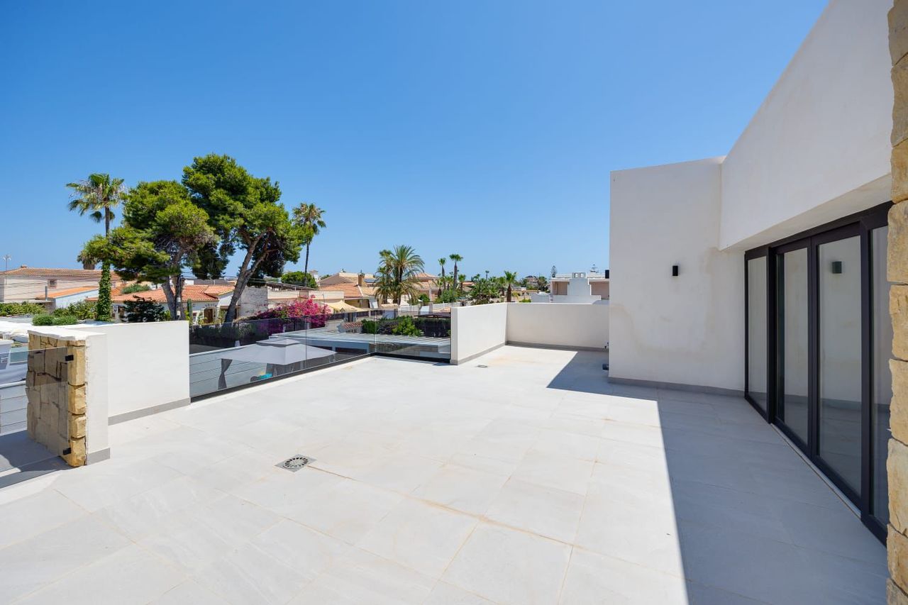 Exterior view in villa for sale in Torrevieja