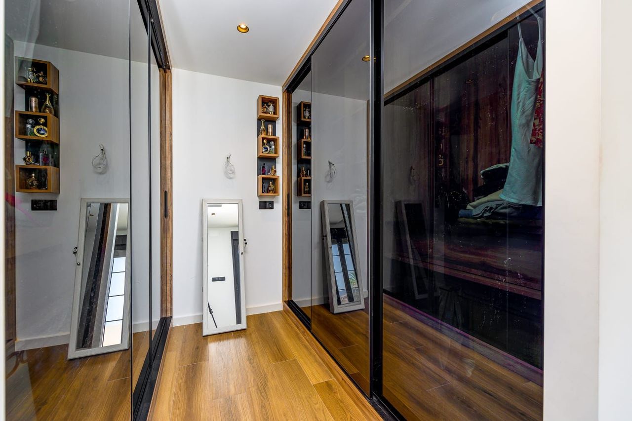 Master bedroom in villa for sale in Torrevieja