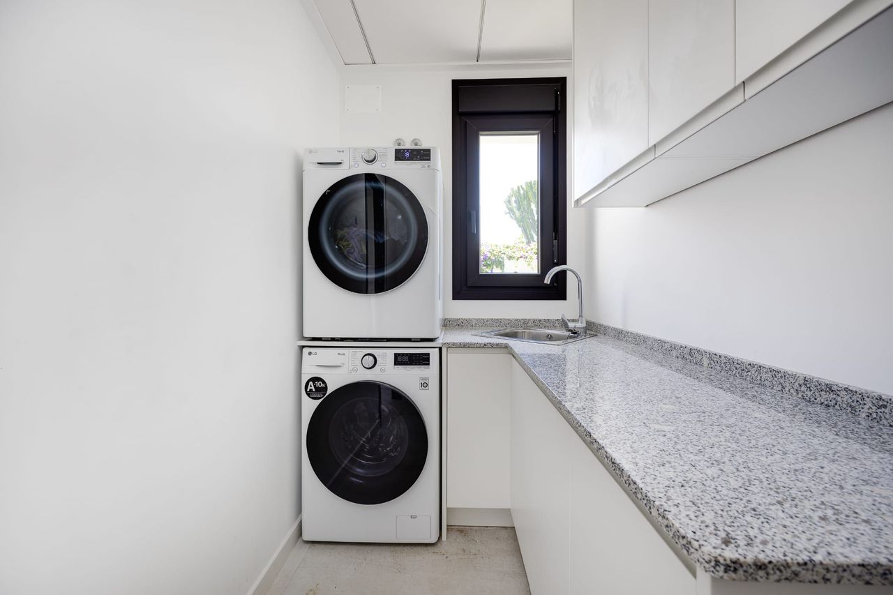 Bathroom in villa for sale in Torrevieja