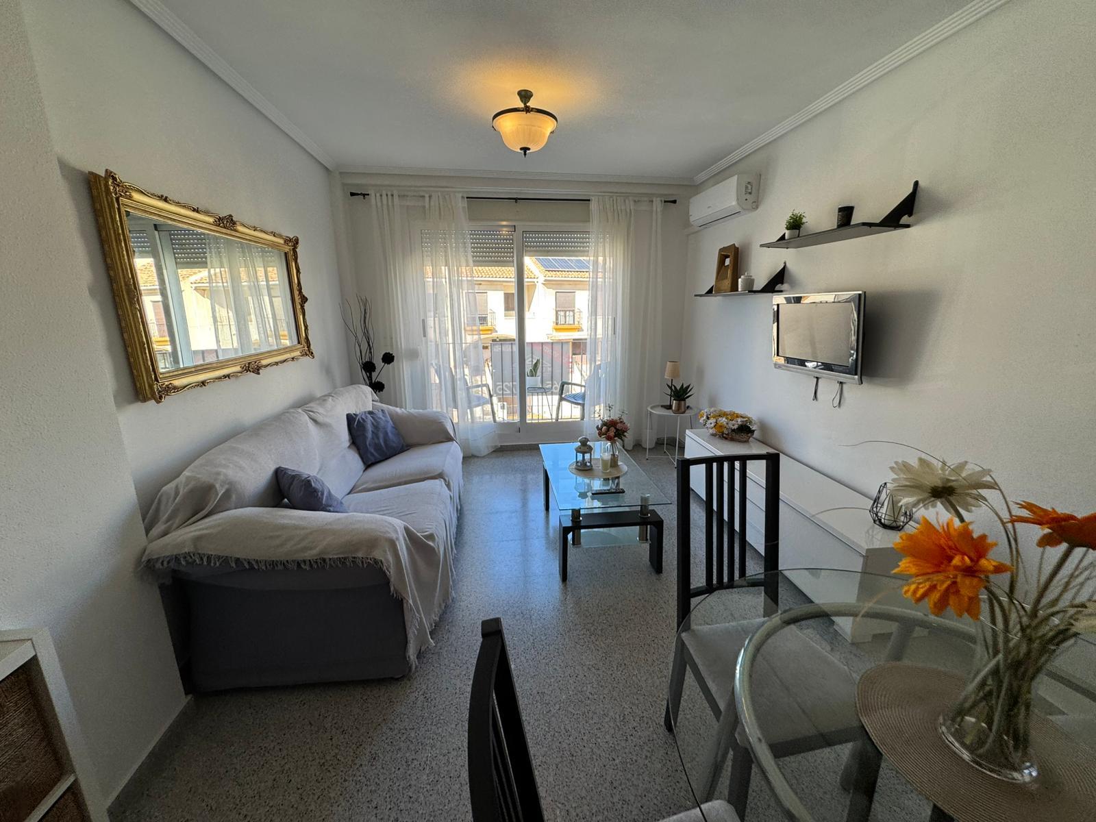 We present this spacious 100 m² apartment in San Miguel de Salinas, a property in good condition, id