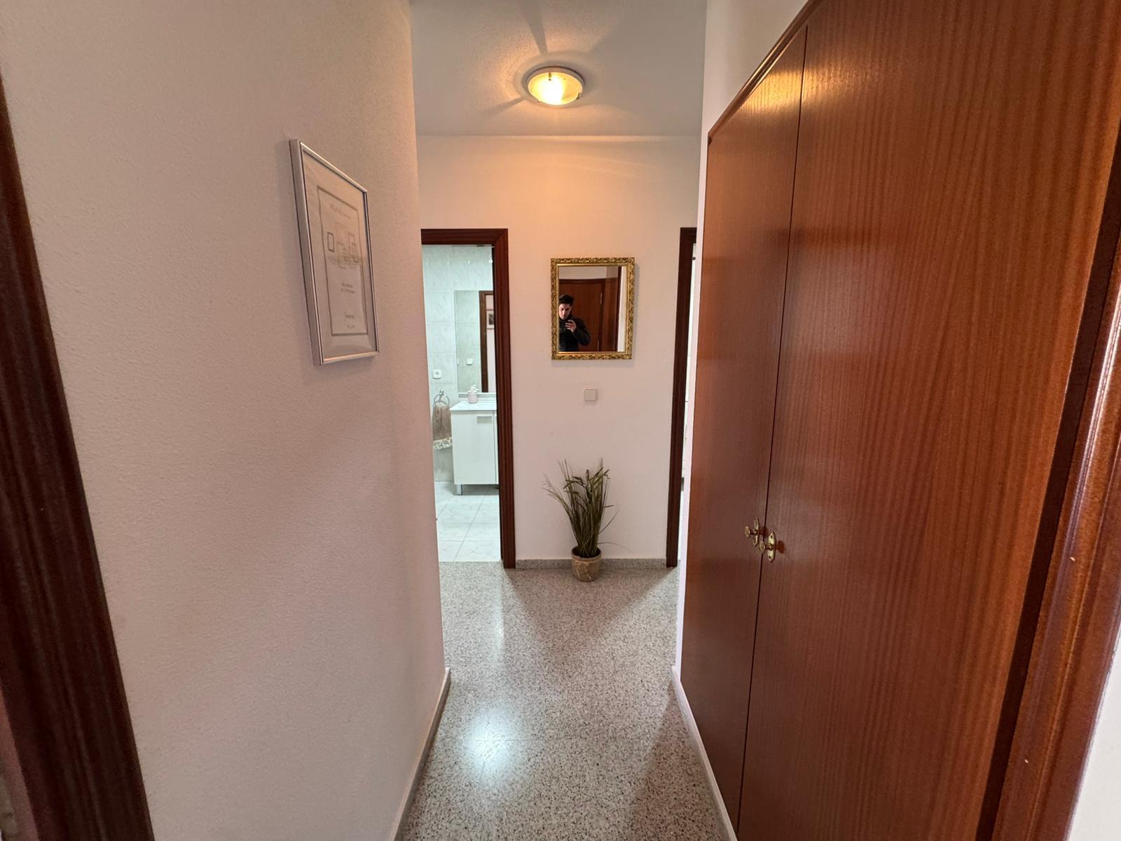 We present this spacious 100 m² apartment in San Miguel de Salinas, a property in good condition, id