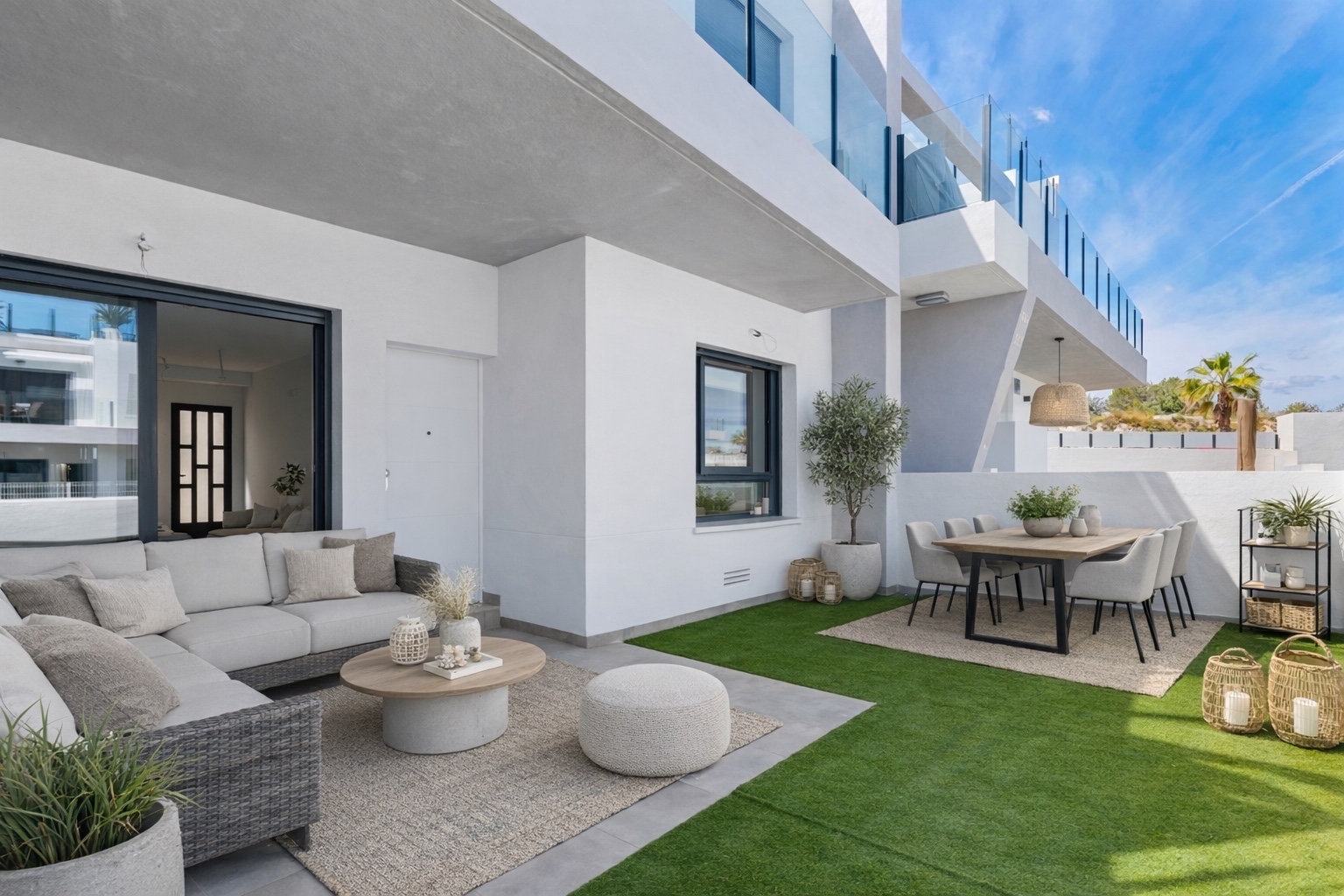 Come see this recently completed, practically brand-new ground-floor flat in the charming town of Sa