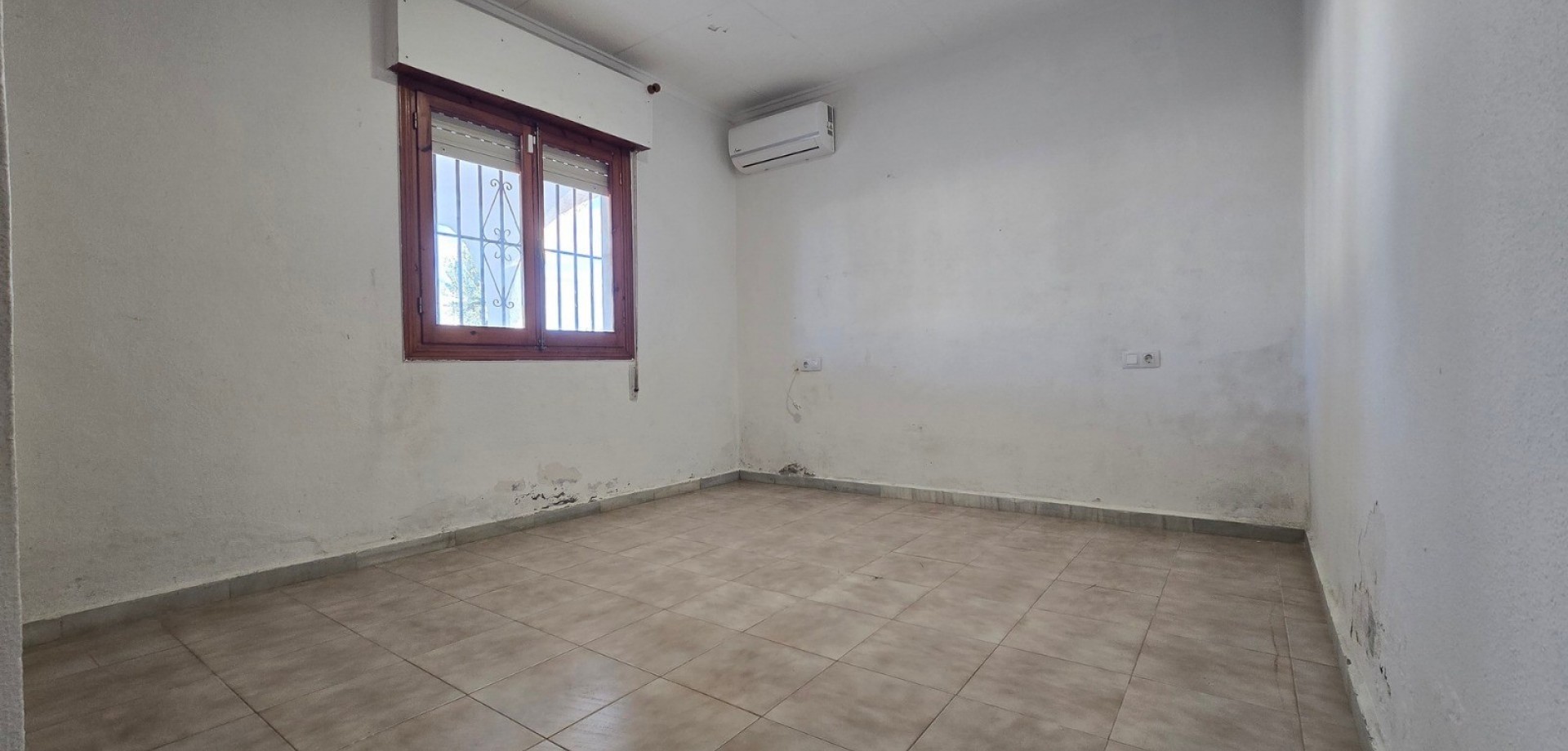Pool area in villa for sale in Torrevieja