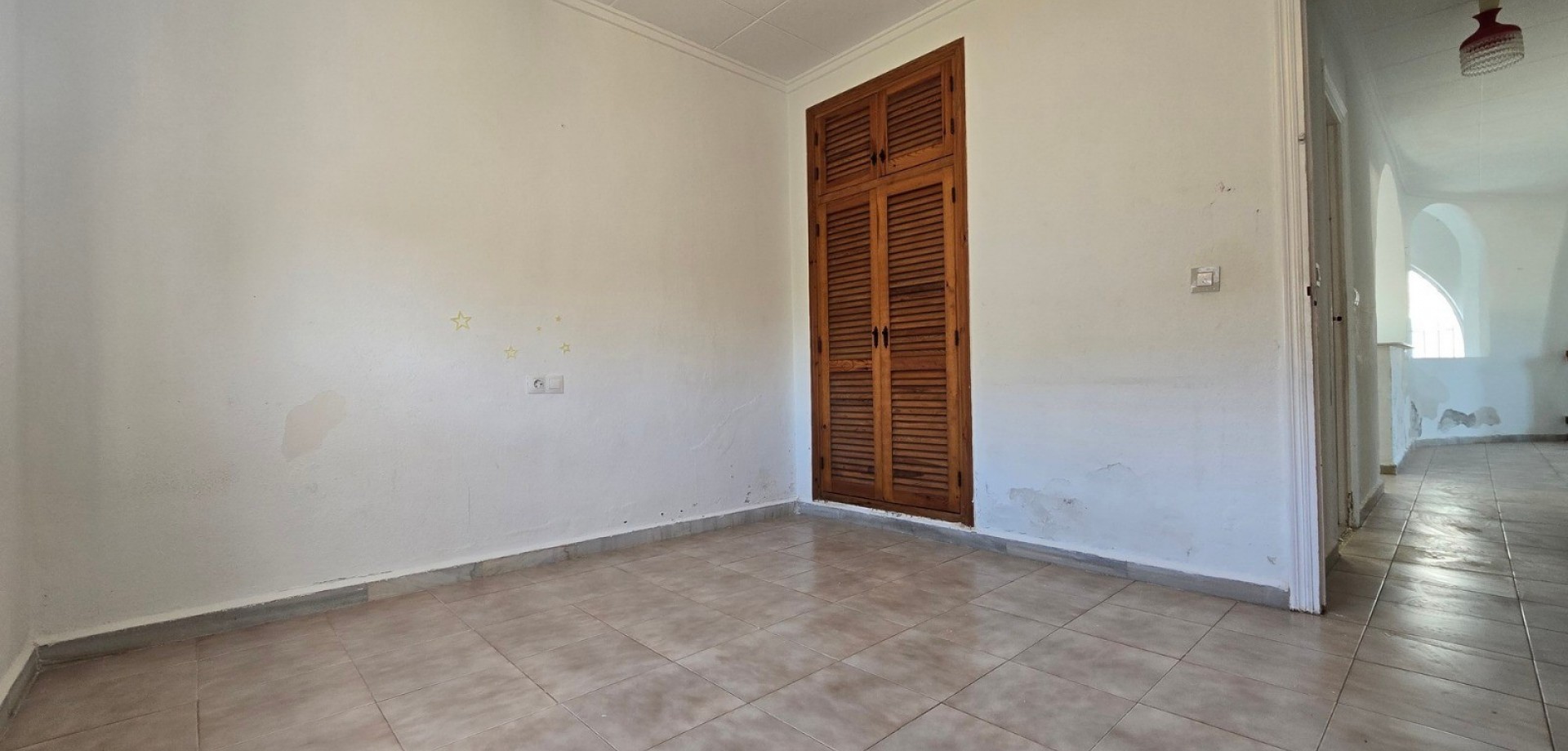 Bedroom in villa for sale in Torrevieja