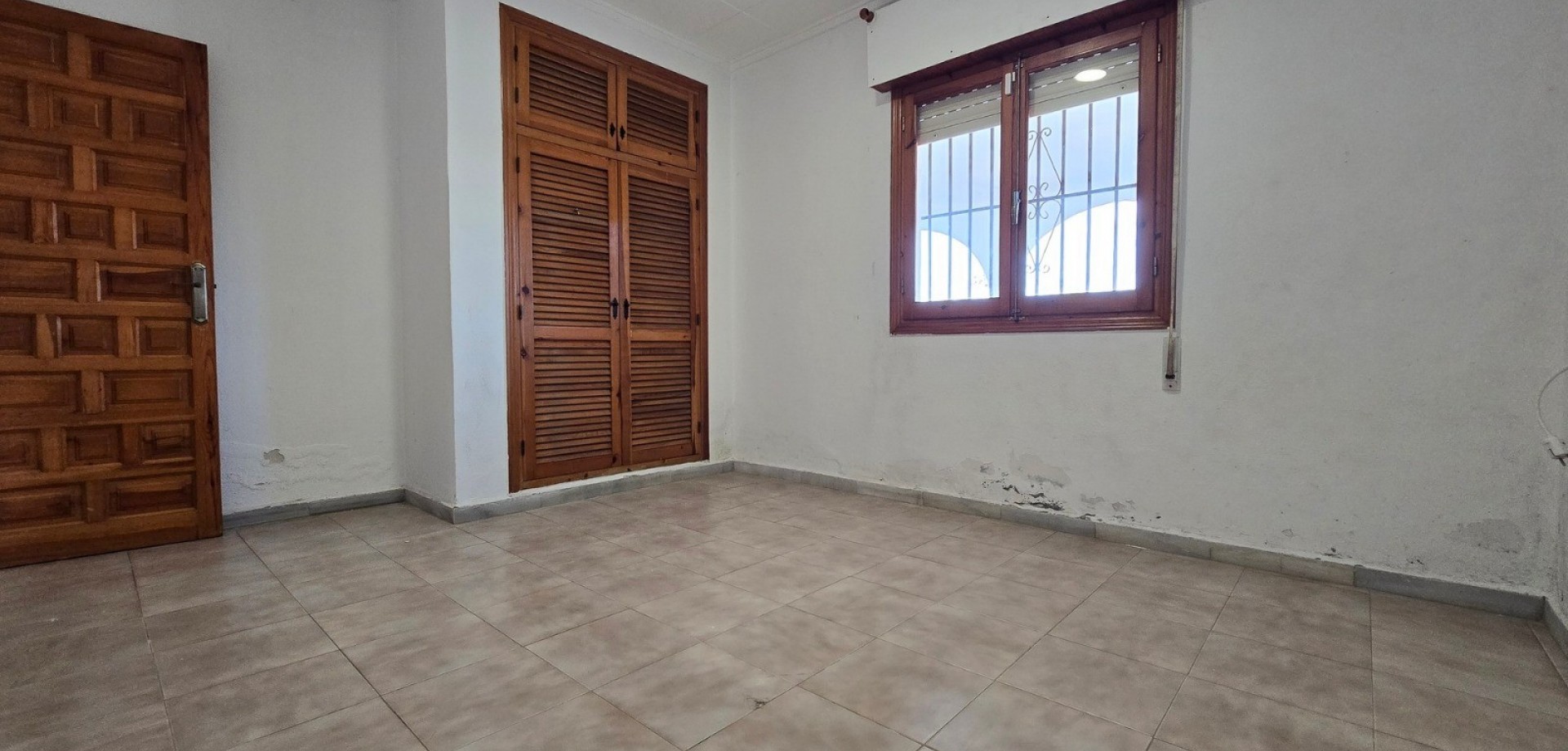 Bedroom in villa for sale in Torrevieja