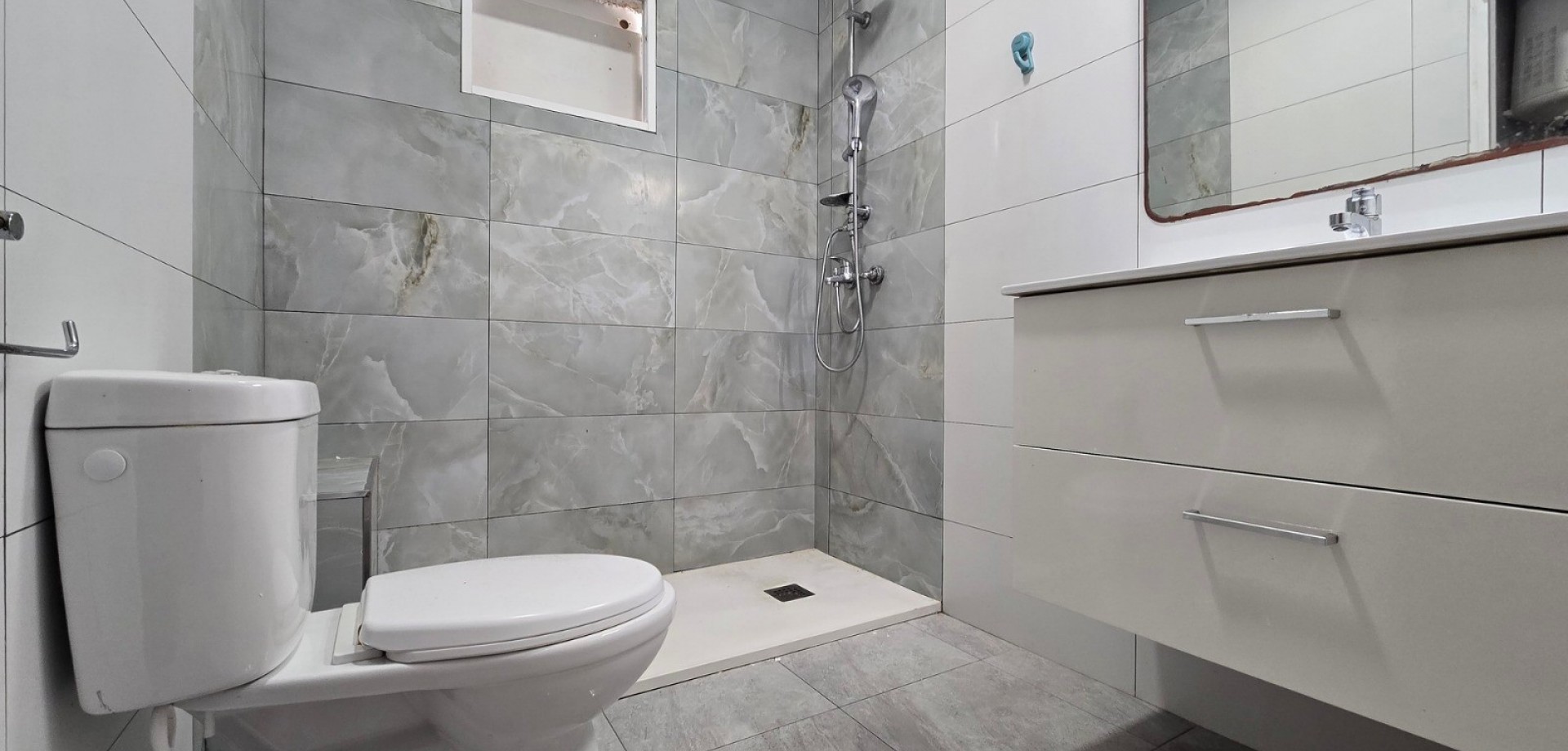 Set in the established residential area of El Chaparral, this detached villa offers a rare chance to