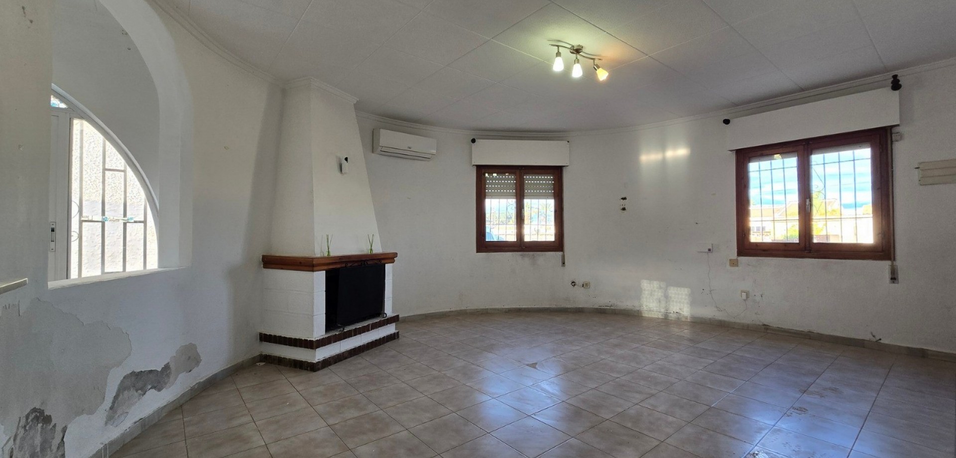 Pool area in villa for sale in Torrevieja