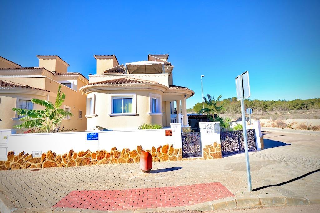 Pool area in villa for sale in San Miguel de Salinas