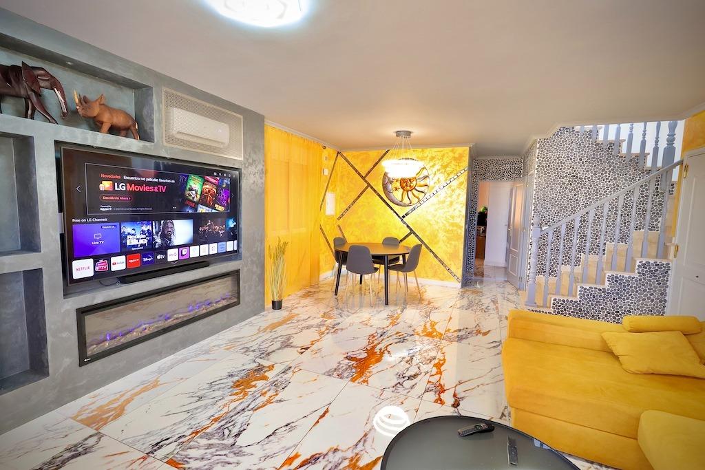 Dining area in villa for sale in San Miguel de Salinas