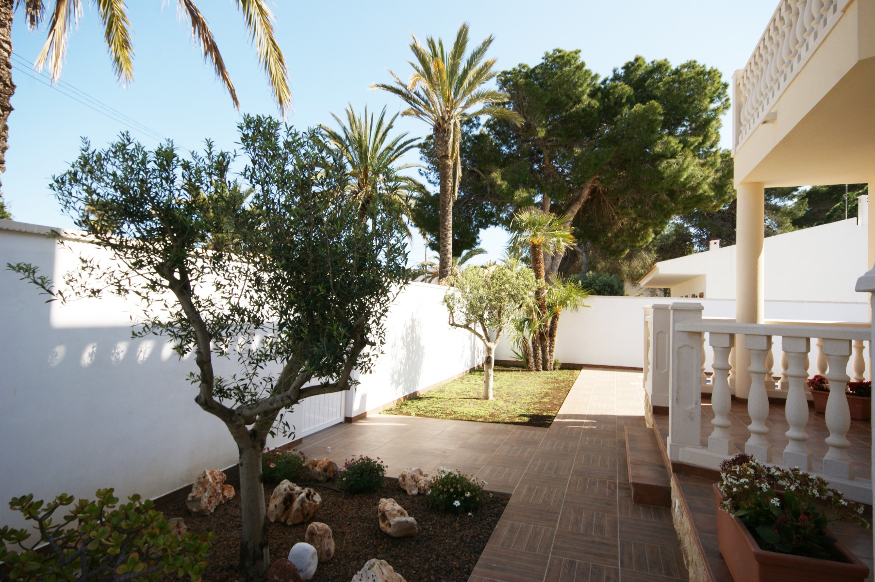 Amazing Detached Villa located only 400m to the beautiful beaches of Cabo Roig