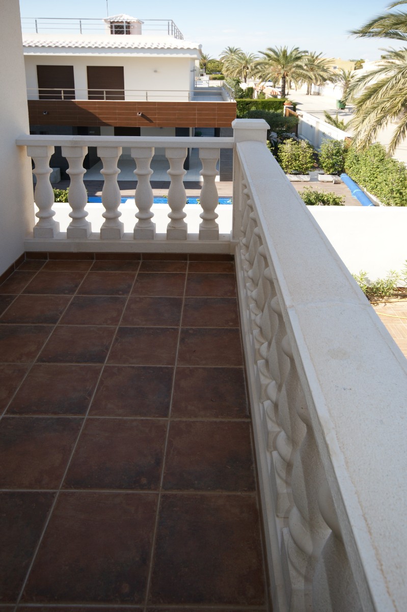 Living room in villa for sale in Cabo Roig