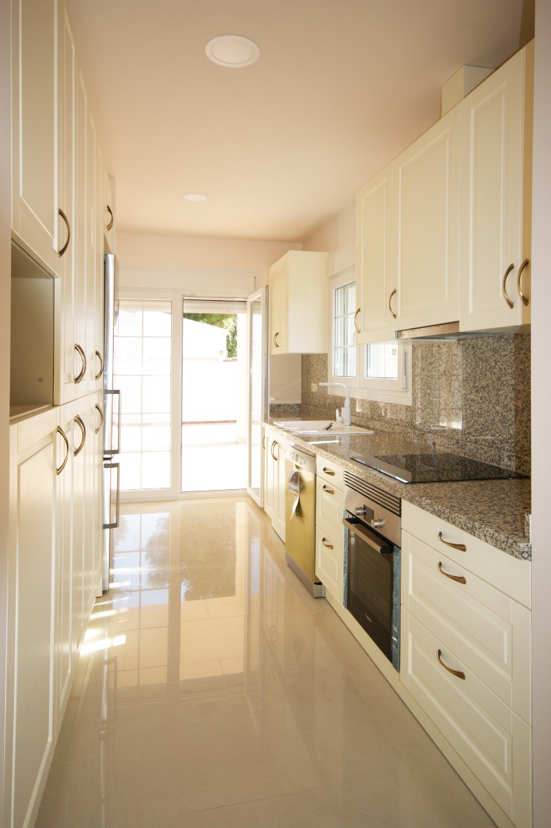 Dining area in villa for sale in Cabo Roig