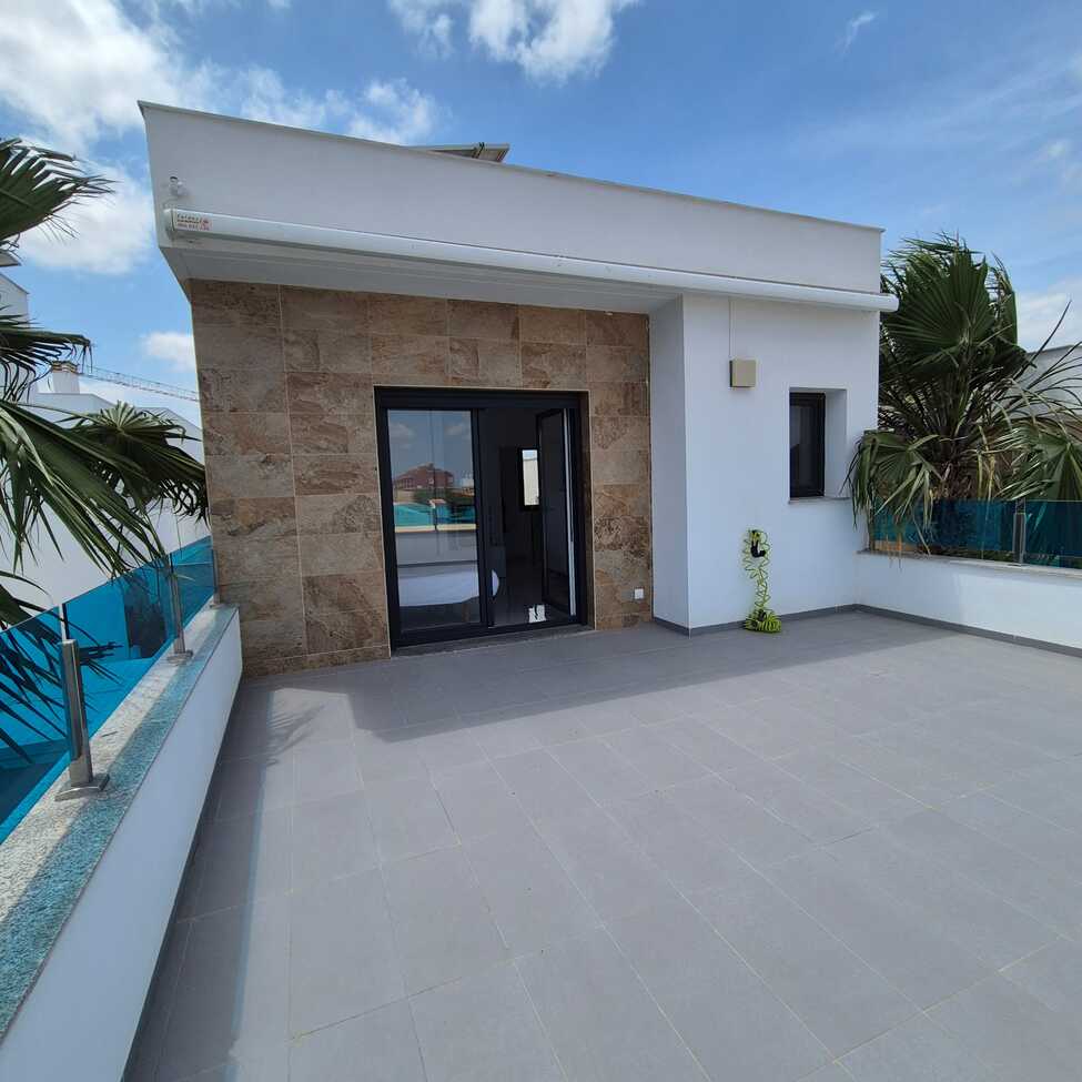 Bedroom in villa for sale in Bigastro