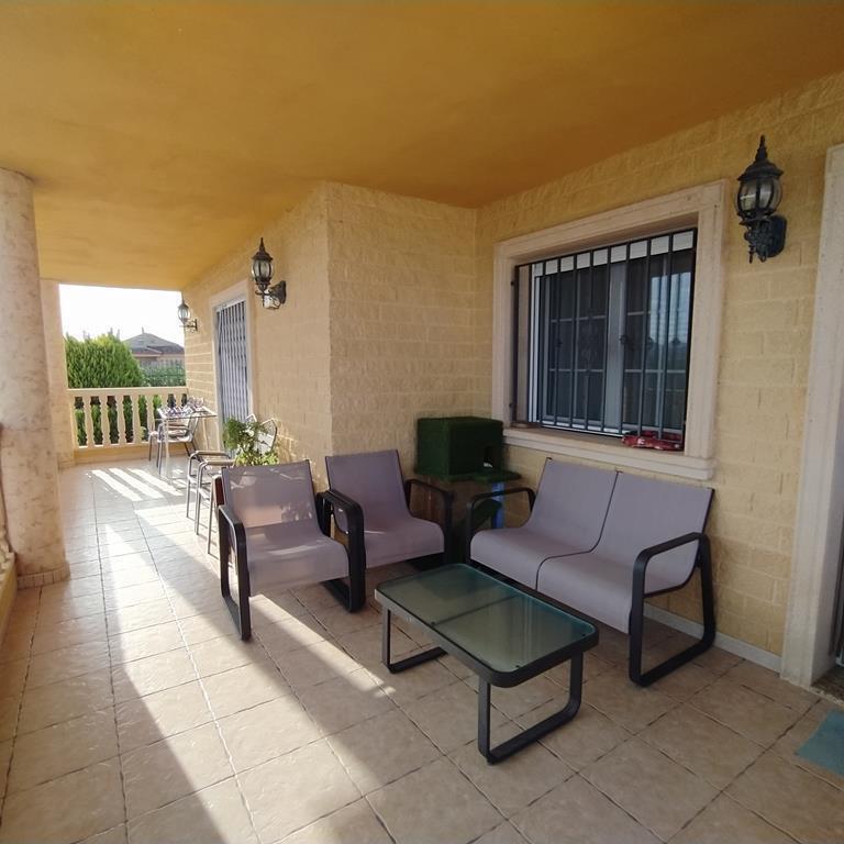 Garden in villa for sale in Orihuela