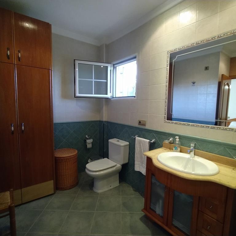 Bathroom in villa for sale in Orihuela