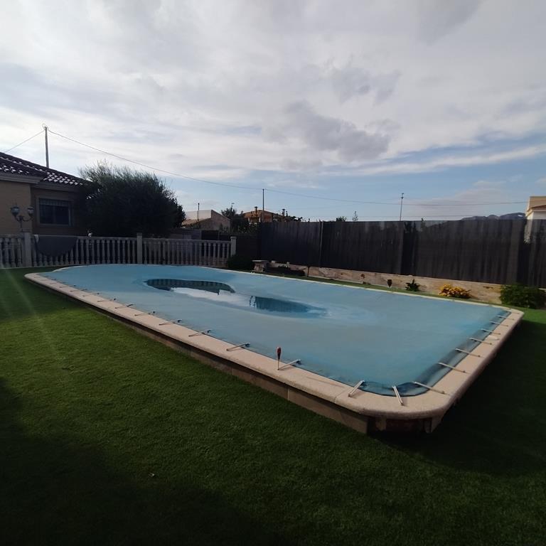 Garden in villa for sale in Orihuela