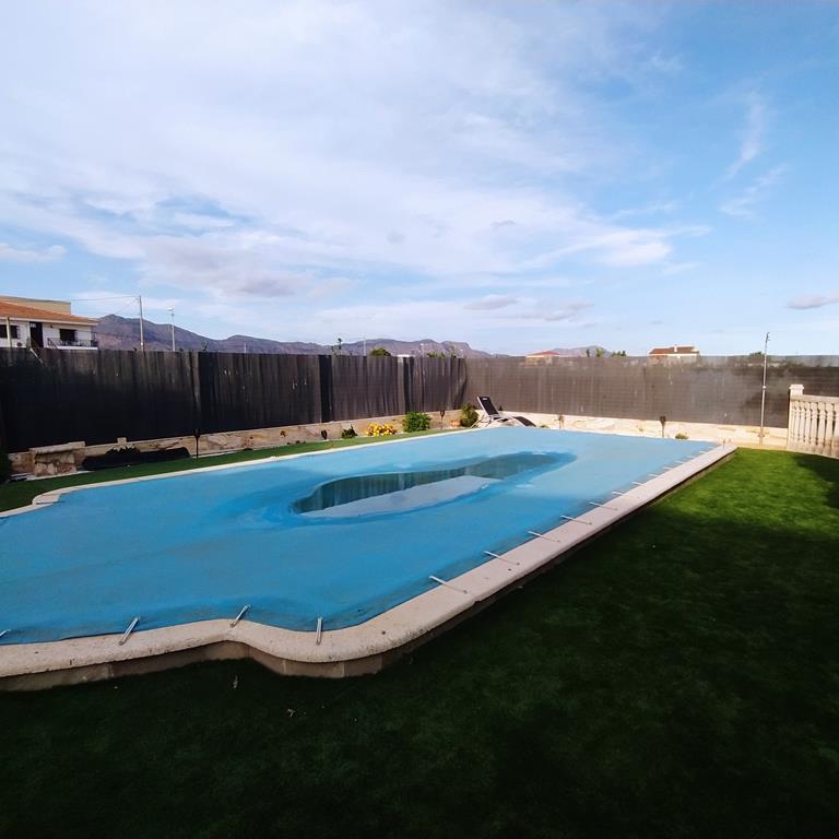 Dining area in villa for sale in Orihuela