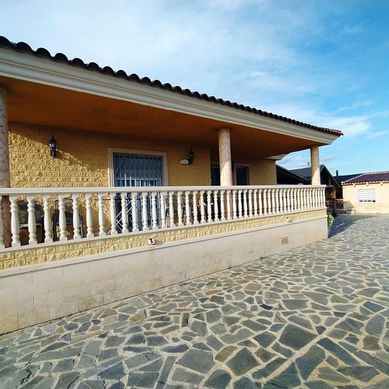 Master bedroom in villa for sale in Orihuela