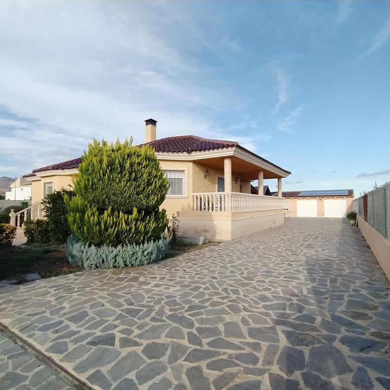 Pool area in villa for sale in Orihuela