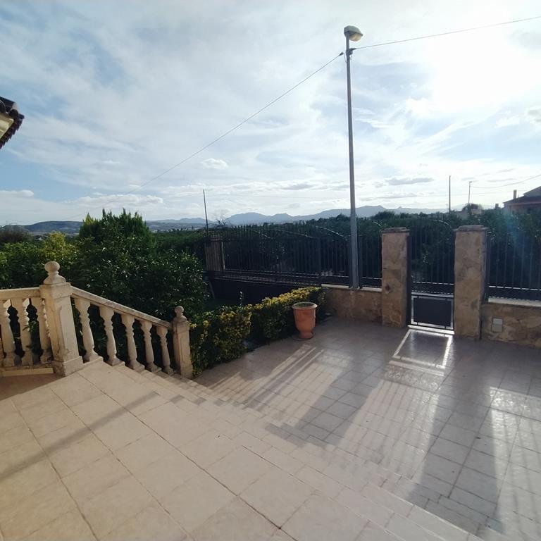 Garden in villa for sale in Orihuela