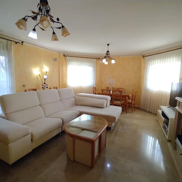 Pool area in villa for sale in Orihuela