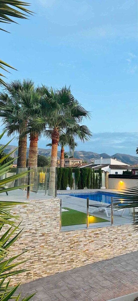 Bathroom in villa for sale in Alfas del Pi
