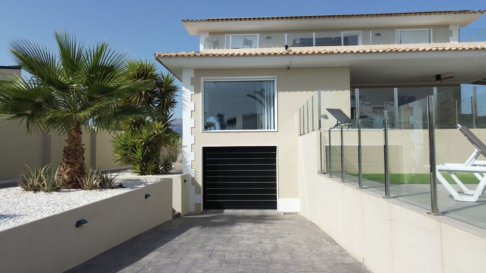Garden in villa for sale in Alfas del Pi