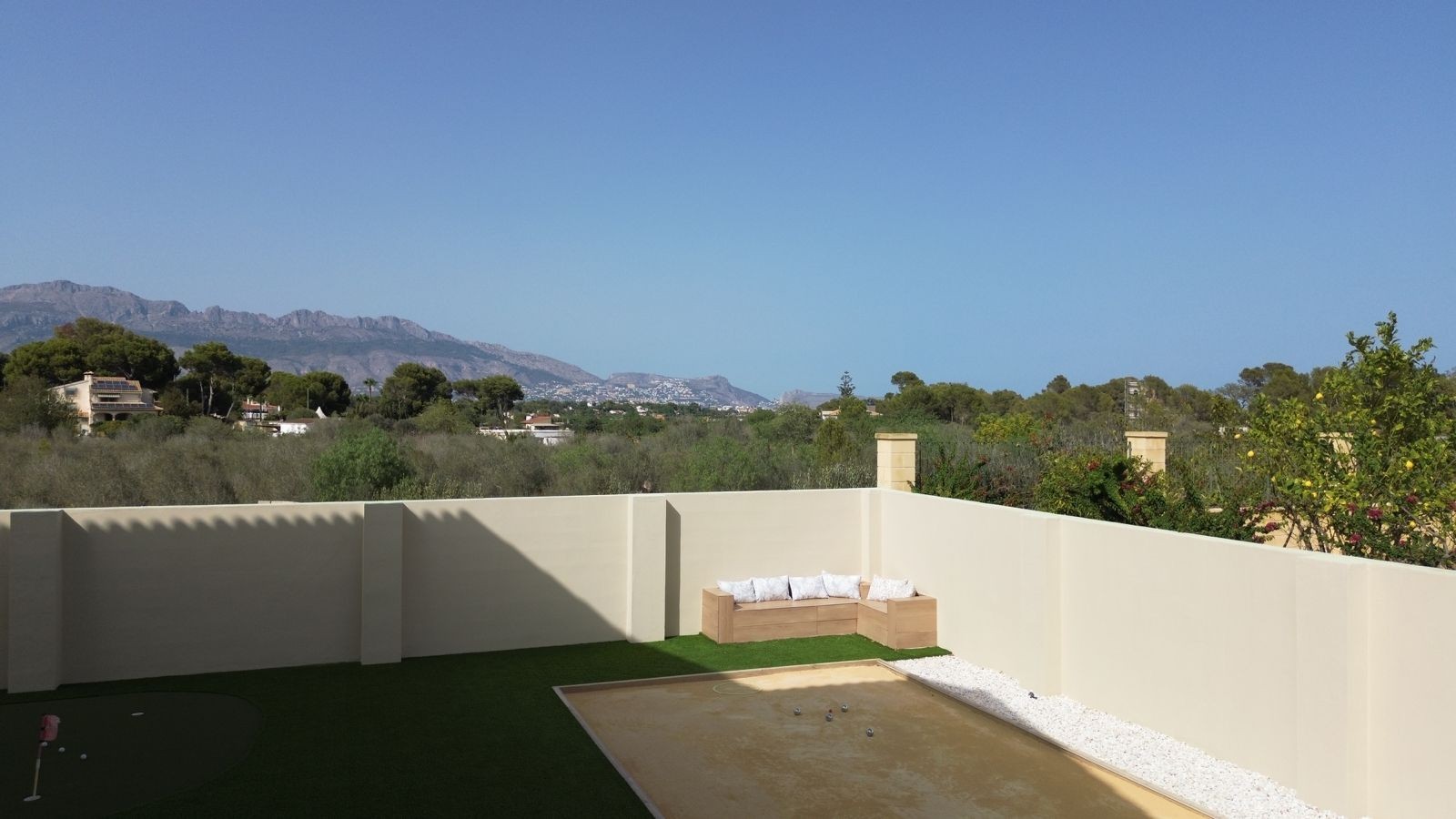 Dining area in villa for sale in Alfas del Pi