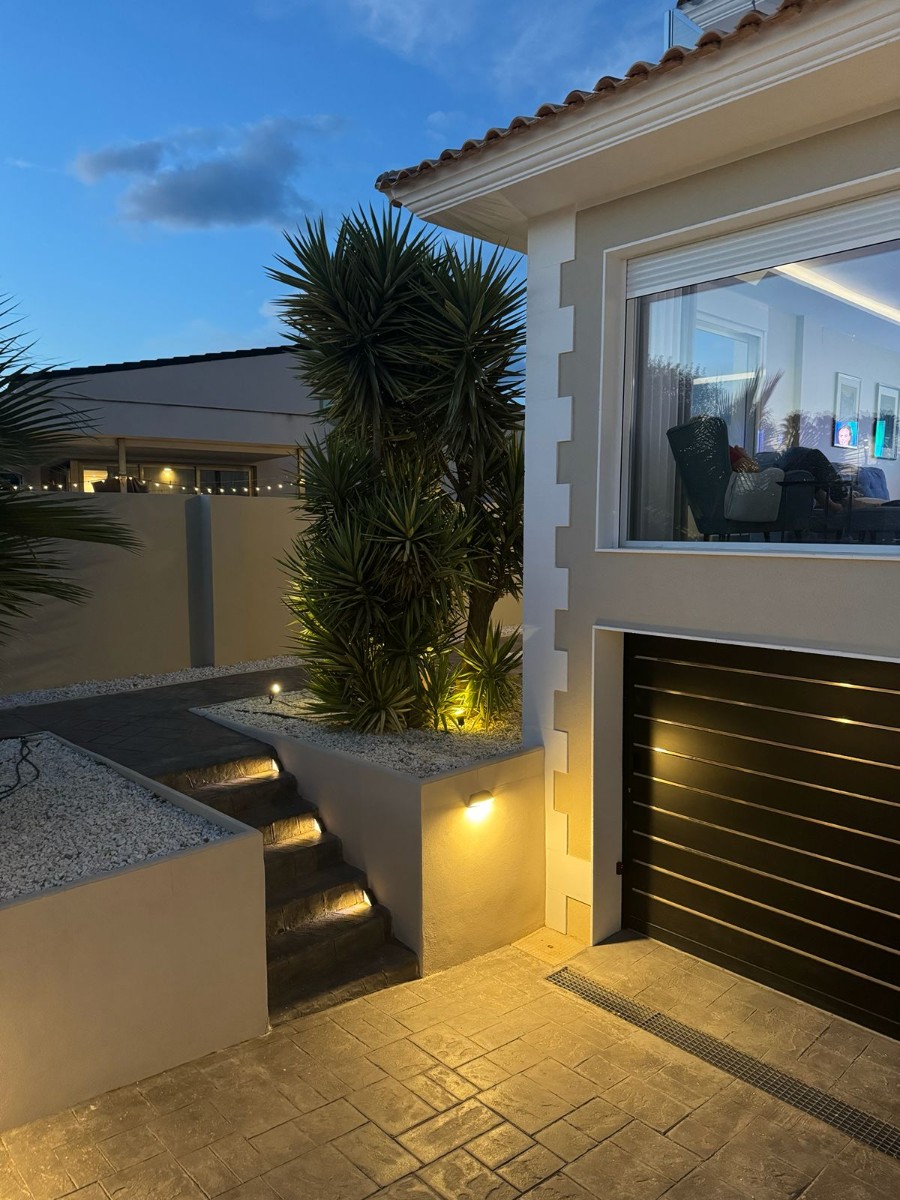 Garden in villa for sale in Alfas del Pi