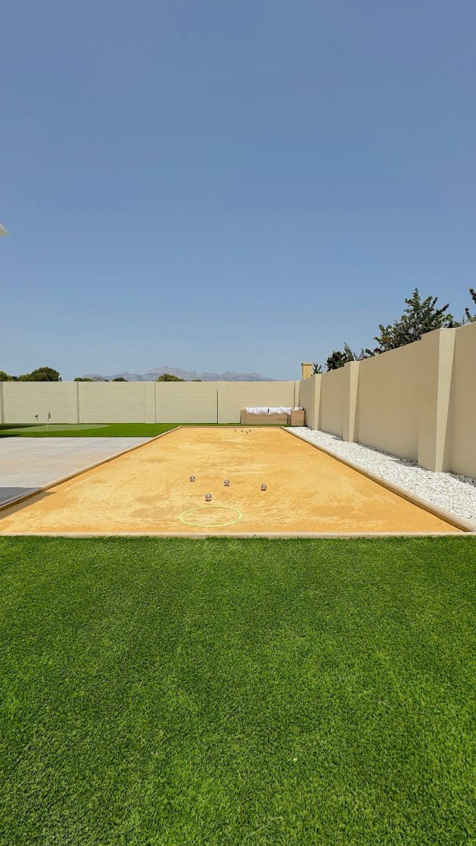 Bedroom in villa for sale in Alfas del Pi