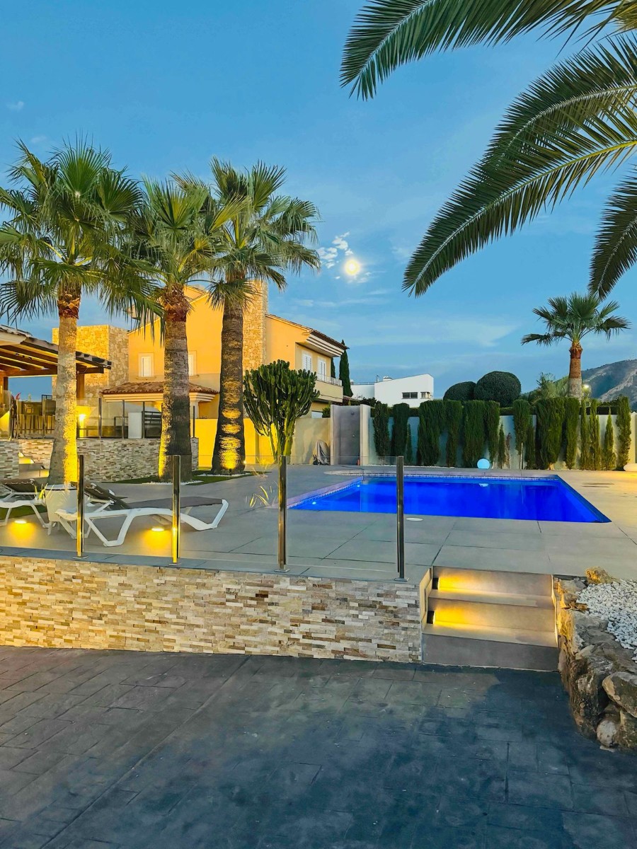 Bathroom in villa for sale in Alfas del Pi