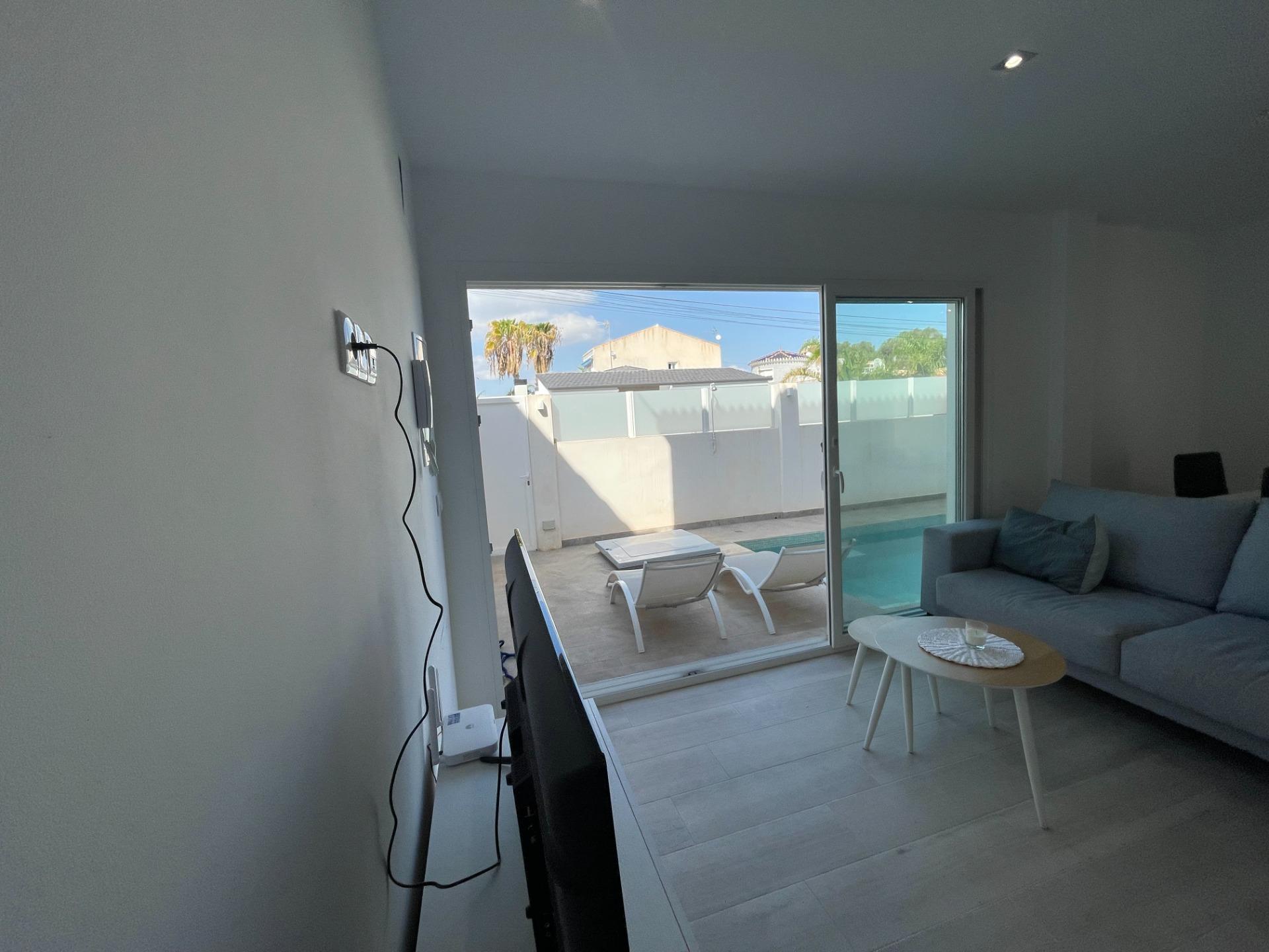 Bedrooms: 3, Bathrooms: 1, Bungalow in Orihuela Costa, Alicante, Spain