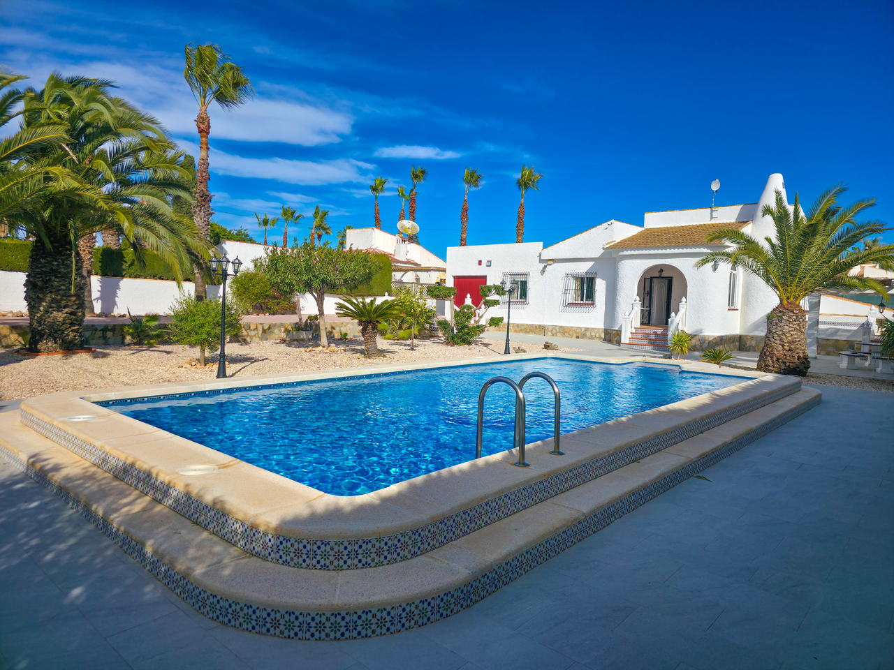 We are delighted to present this impressive four-bedroom villa located in the highly desirable area