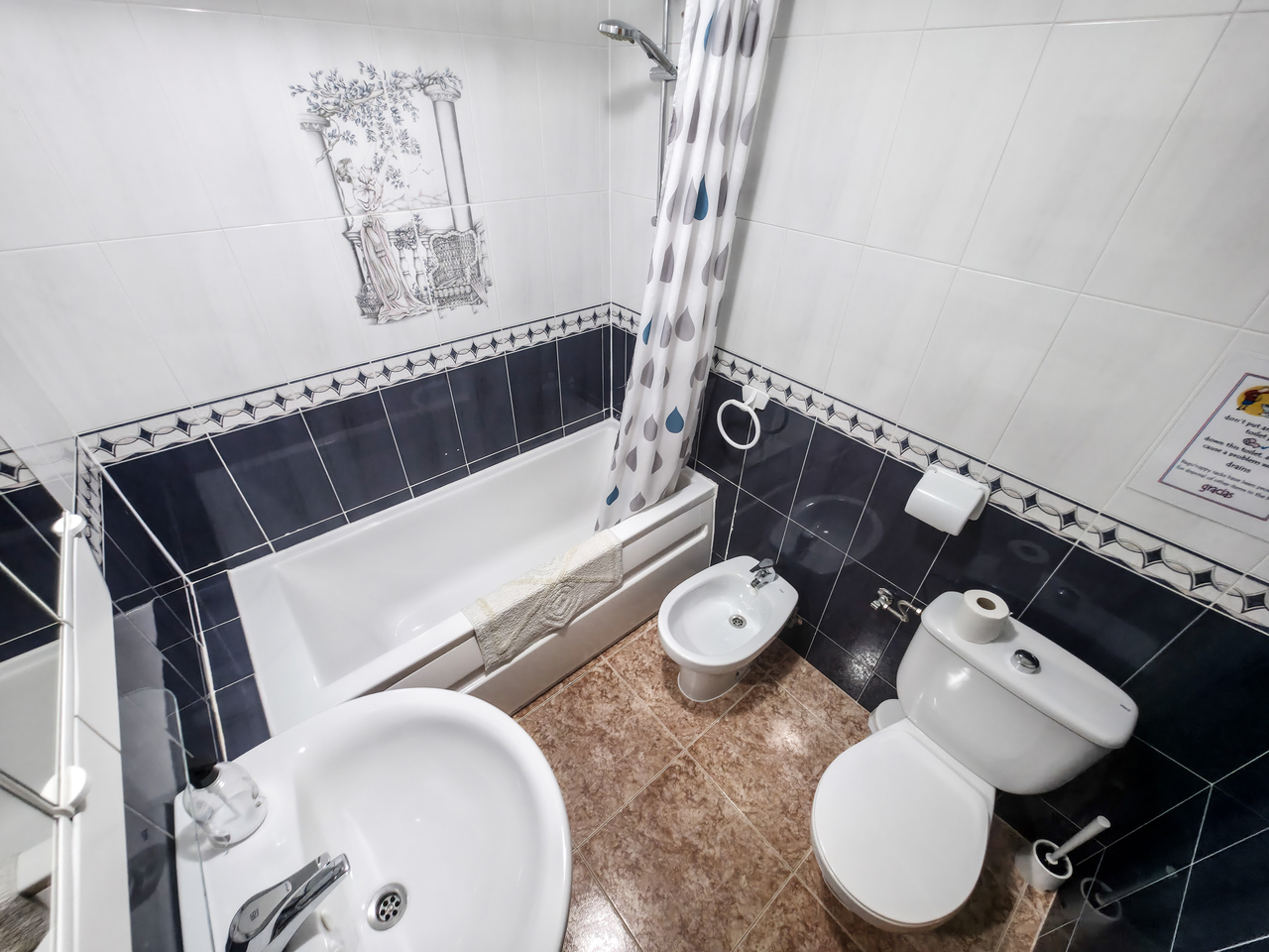 Master bedroom in villa for sale in Torrevieja