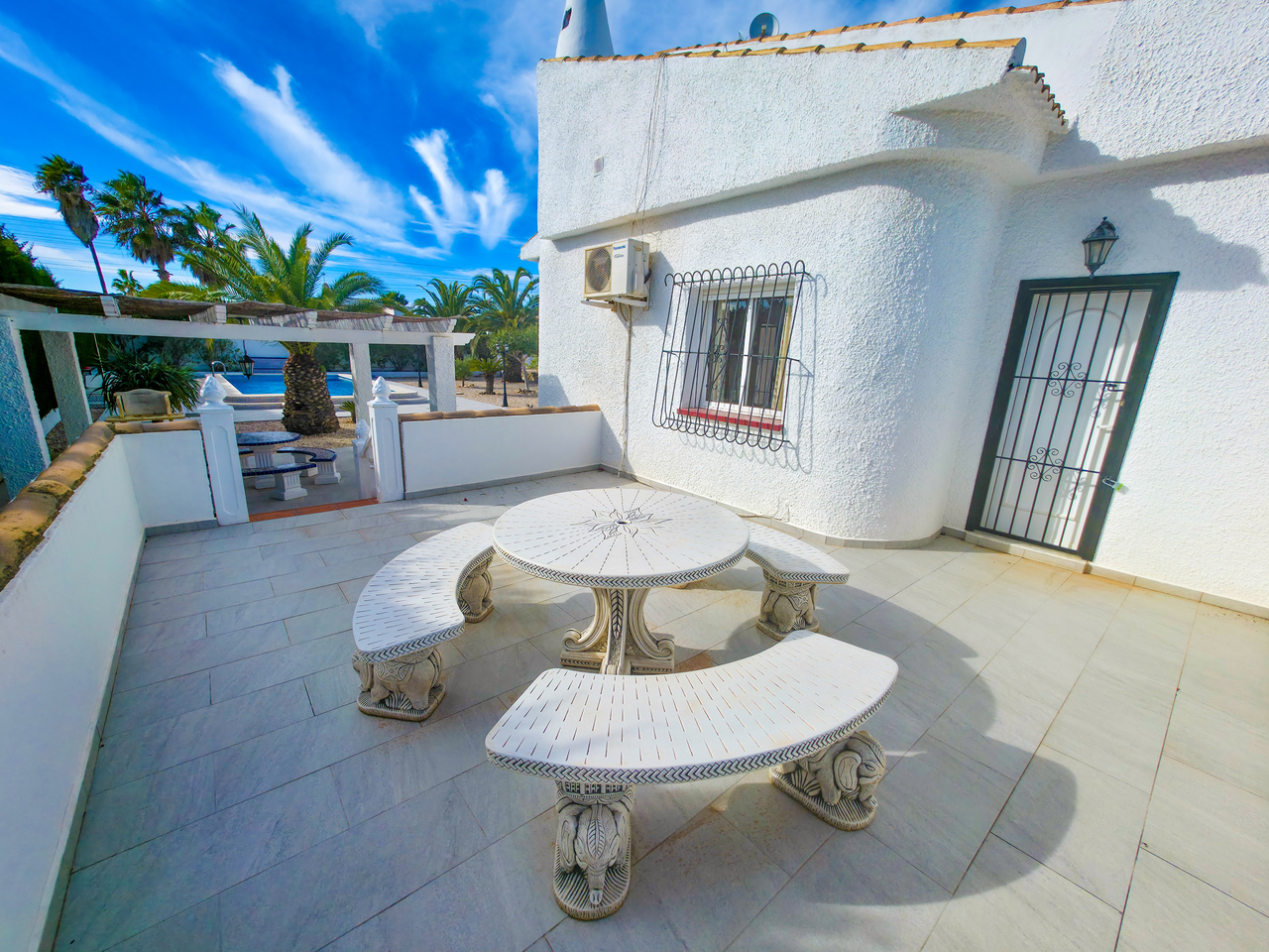 Terrace in villa for sale in Torrevieja