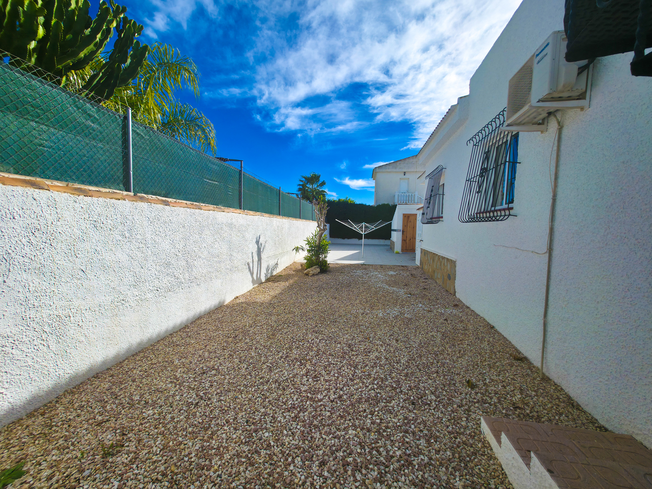 Bedroom in villa for sale in Torrevieja