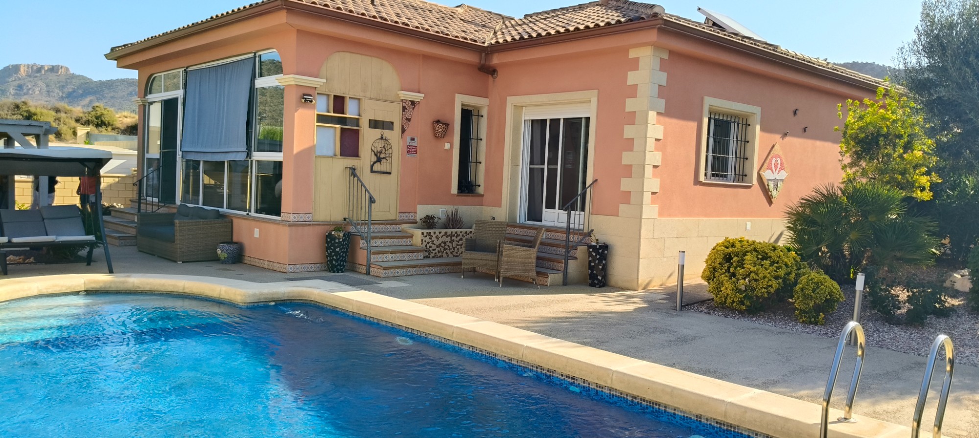 Discover the authentic Spanish lifestyle in this beautifully maintained villa just outside the pictu