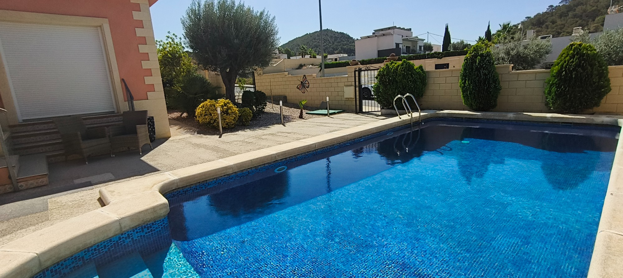 Discover the authentic Spanish lifestyle in this beautifully maintained villa just outside the pictu