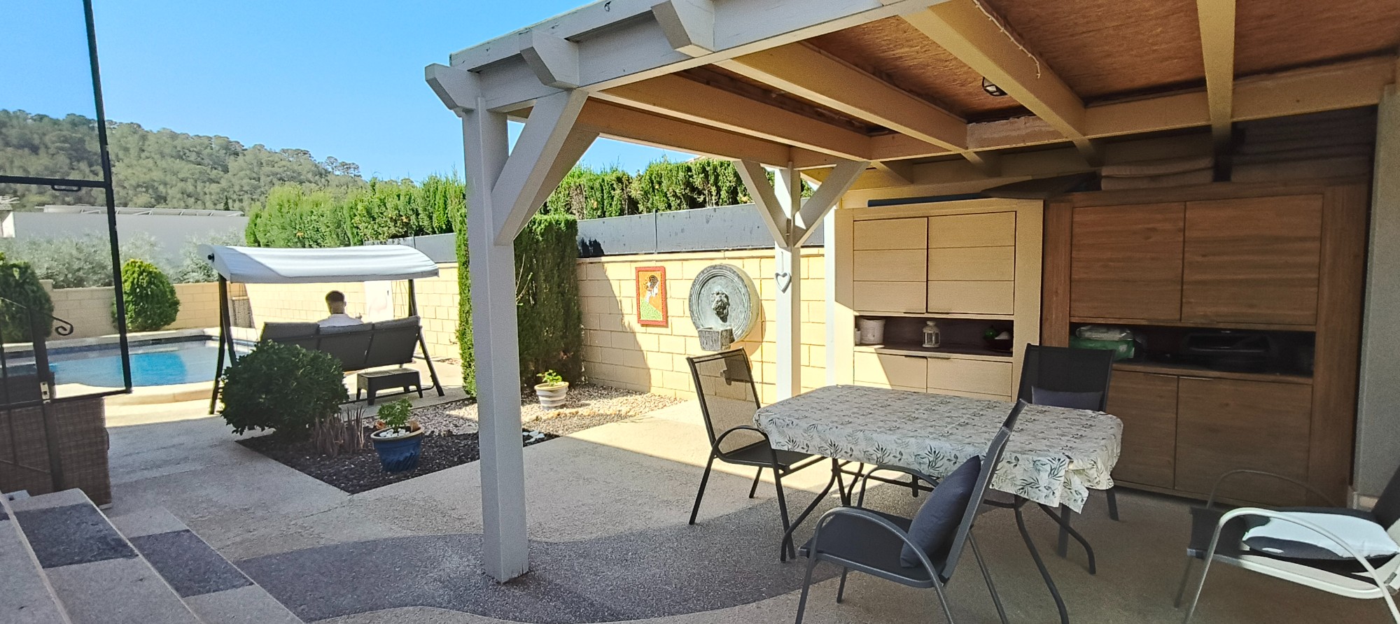 Discover the authentic Spanish lifestyle in this beautifully maintained villa just outside the pictu