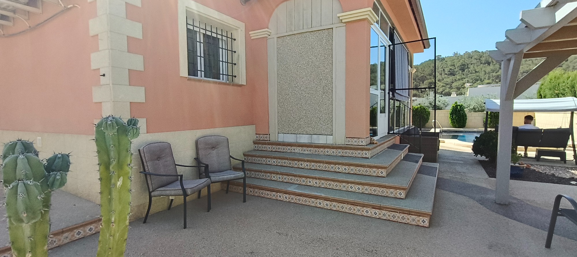 Discover the authentic Spanish lifestyle in this beautifully maintained villa just outside the pictu