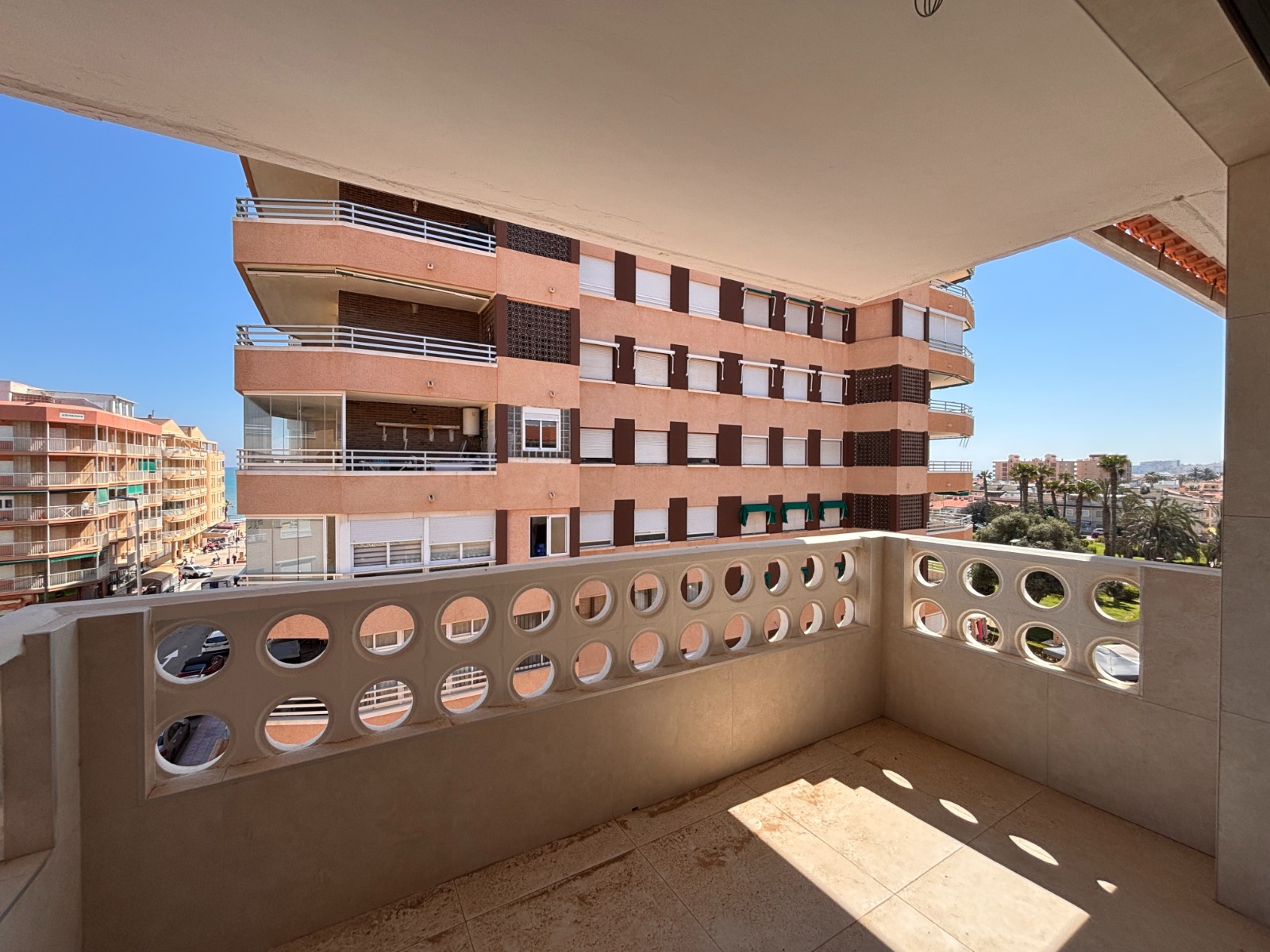 Bedroom in apartment for sale in Torrevieja