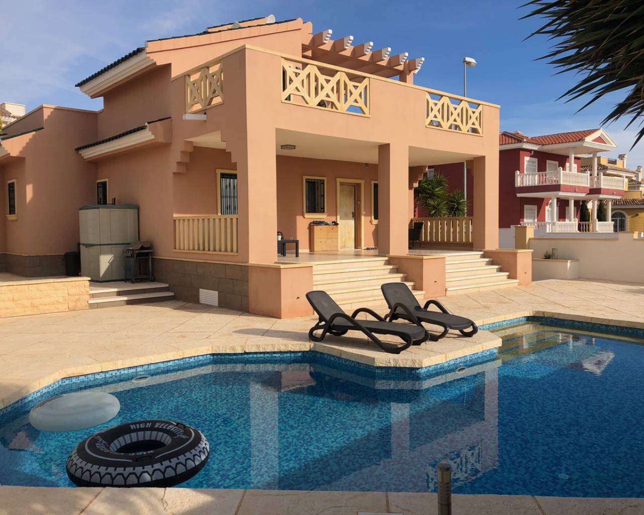 Ciudad Quesada – 4-Bed Villa with Lake Views Detached villa on a 550 m² plot with private pool, terr
