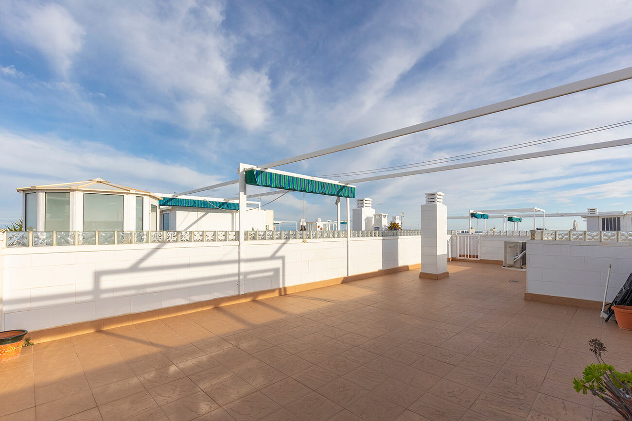 Garden in apartment for sale in Orihuela Costa