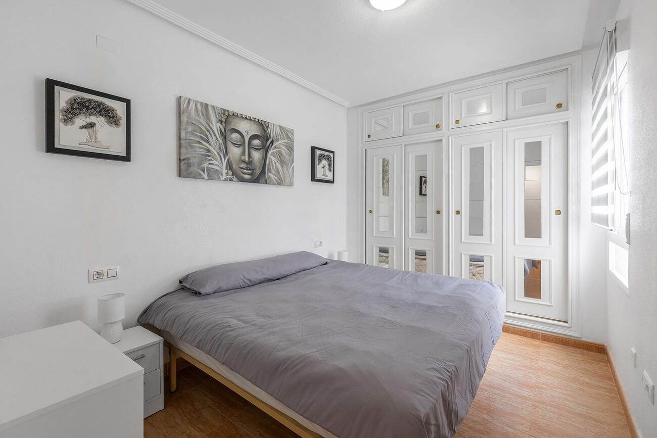 Bedroom in apartment for sale in Orihuela Costa