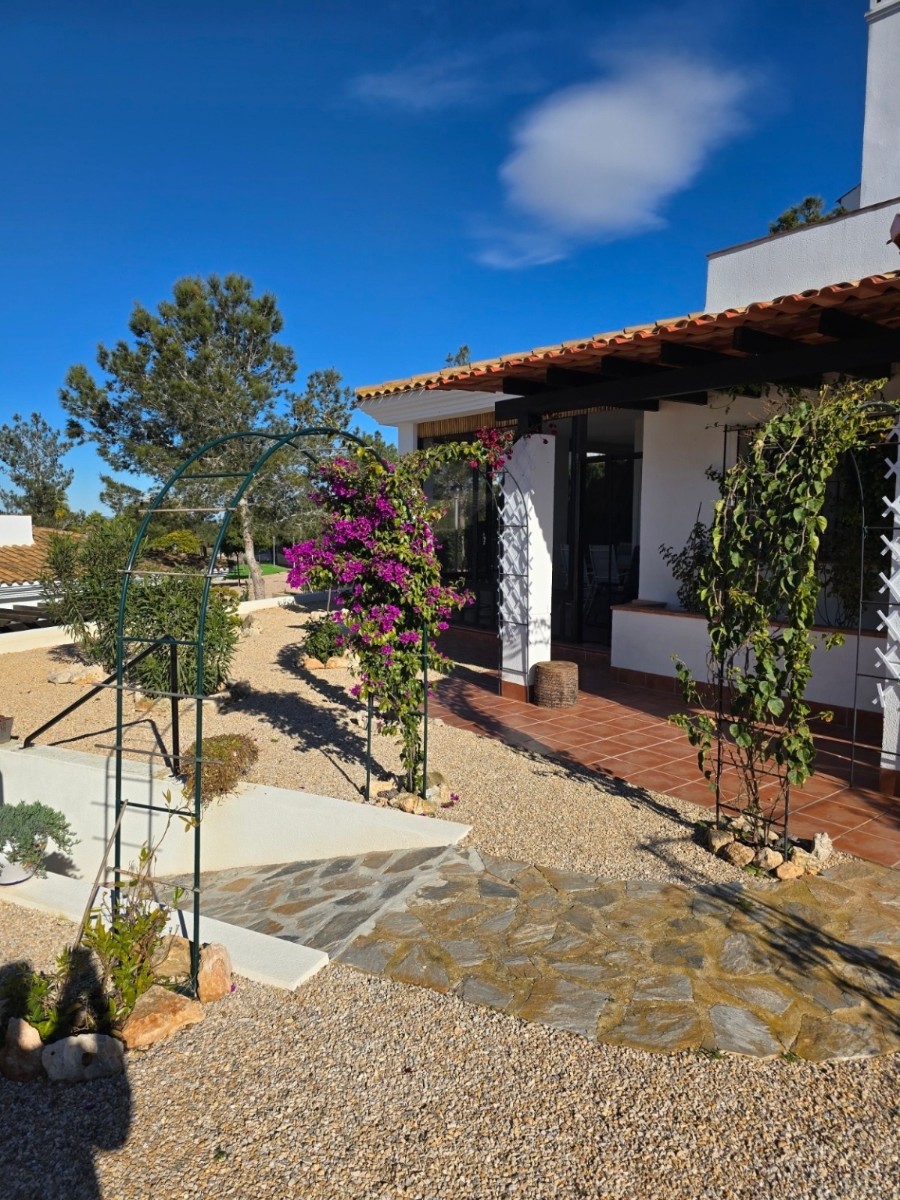 Master bedroom in villa for sale in Fuente Alamo