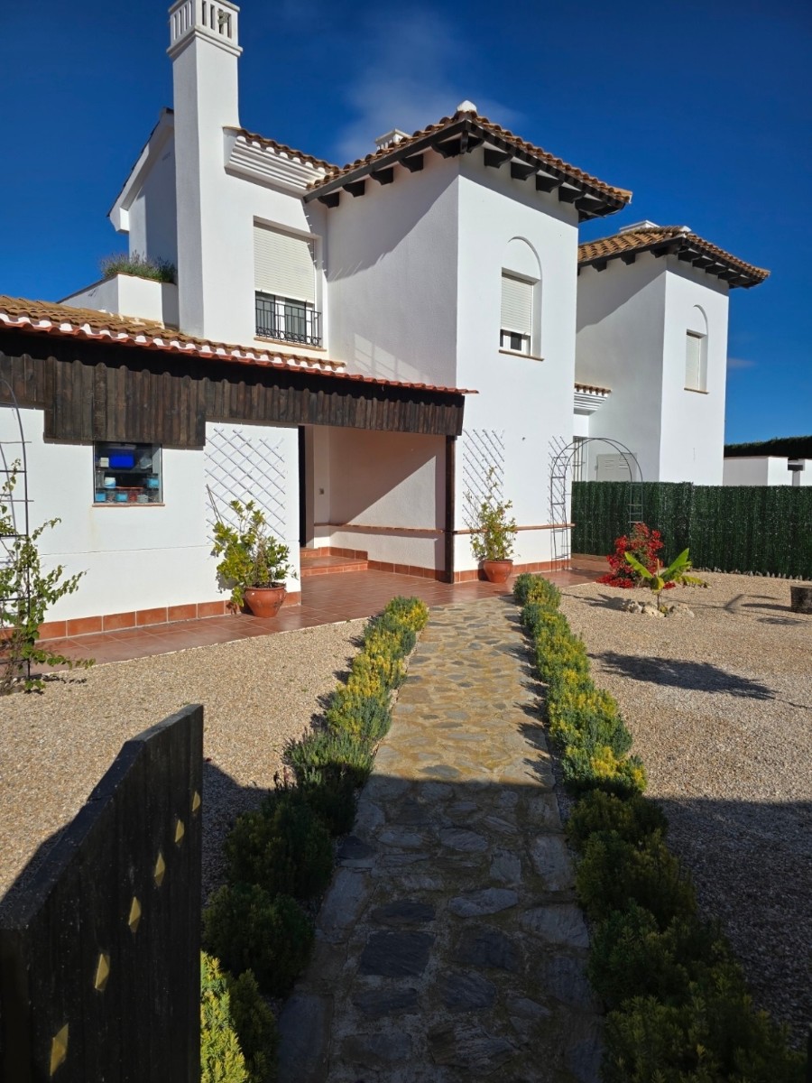 Garden in villa for sale in Fuente Alamo