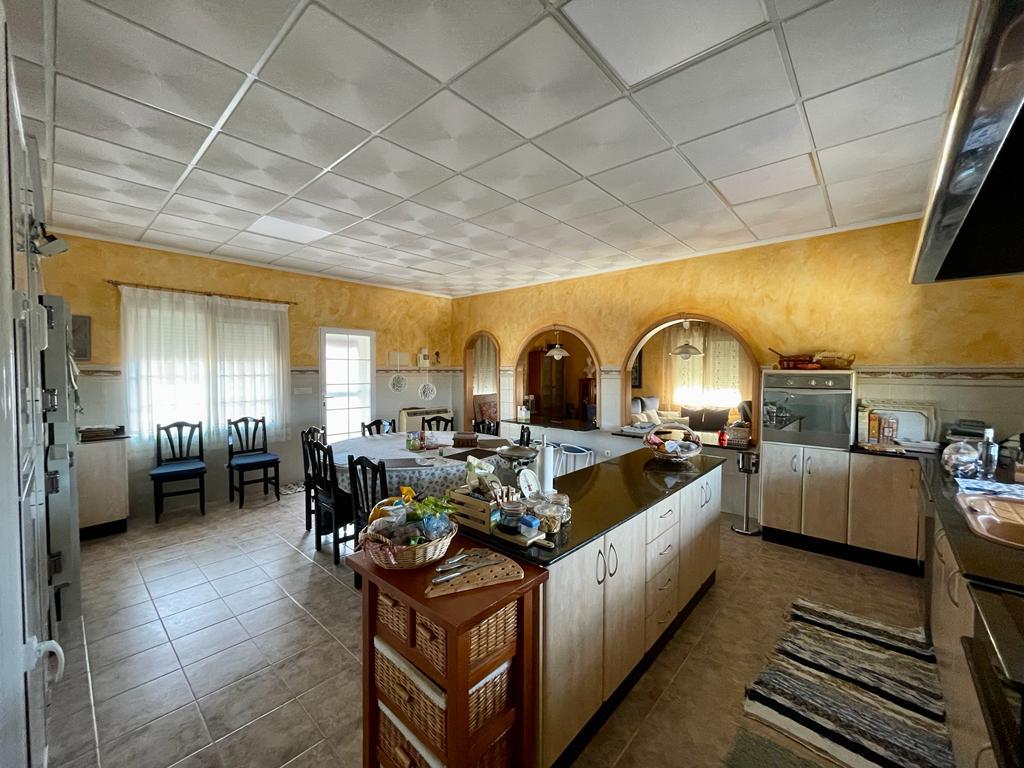 Master bedroom in villa for sale in Albatera